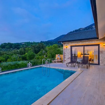 Villa Pegasusstonehouse *